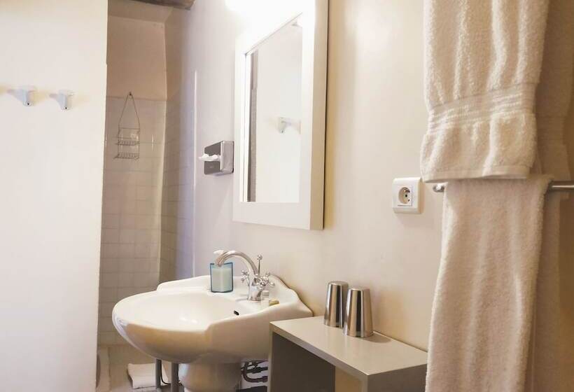 Номер Стандарт, Rue Du Château