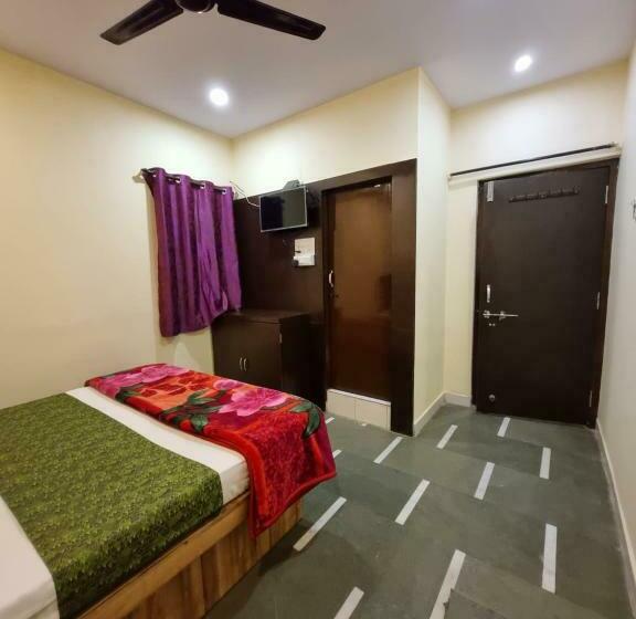 이코노미 룸, Shree Shivtam