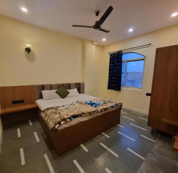 이코노미 룸, Shree Shivtam