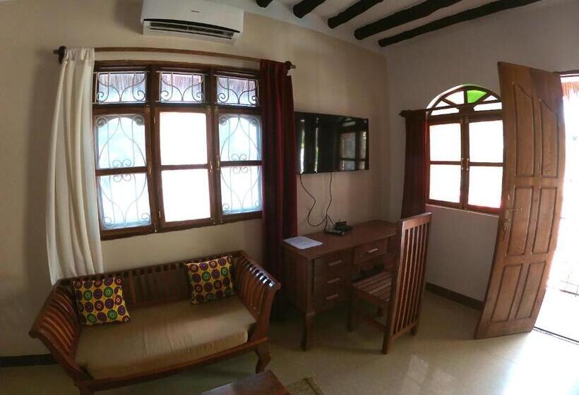 غرفة قياسية مطلّة علي حمام السباحة, Zanpalm Boutique