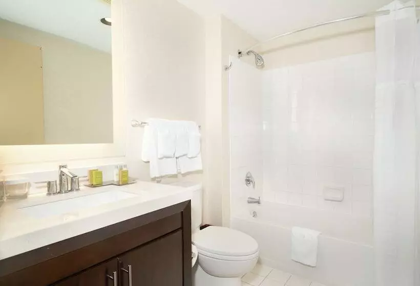 اتاق استاندارد با 2 تخت دوبل, Doubletree Resort & Spa By Hilton Ocean Pointn. Miami Beach