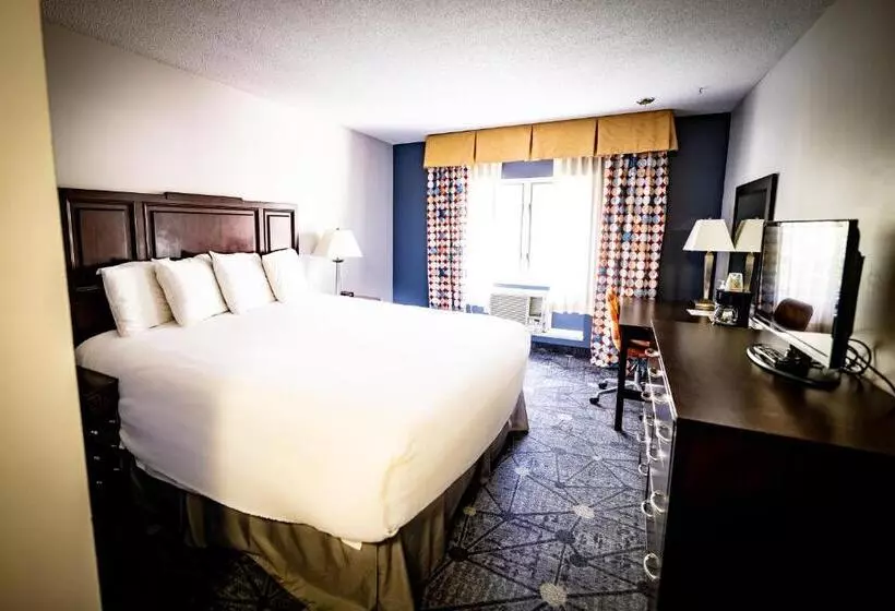 Deluxe Suite King Bed, Manistee Inn & Marina