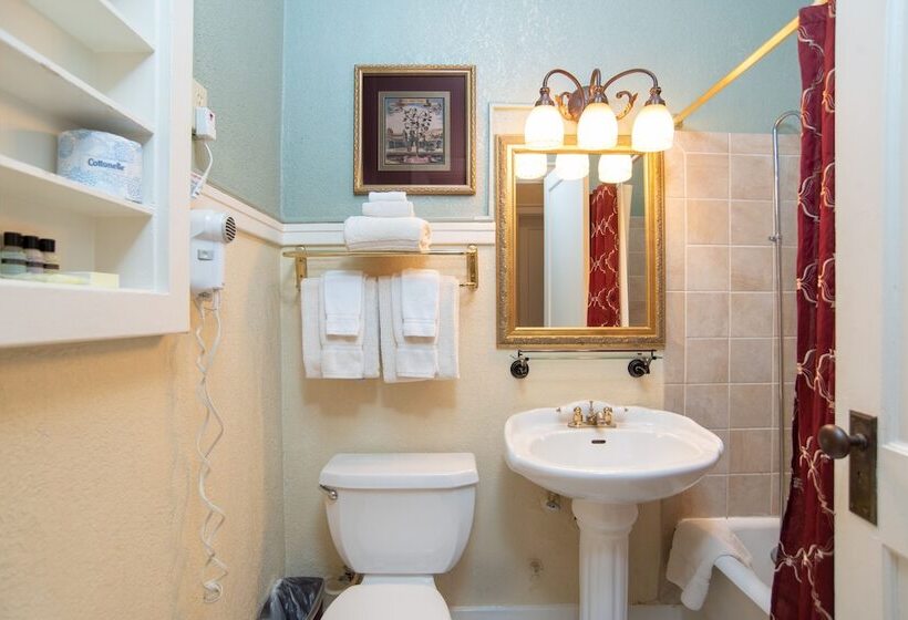 Номер Deluxe, Marqueen