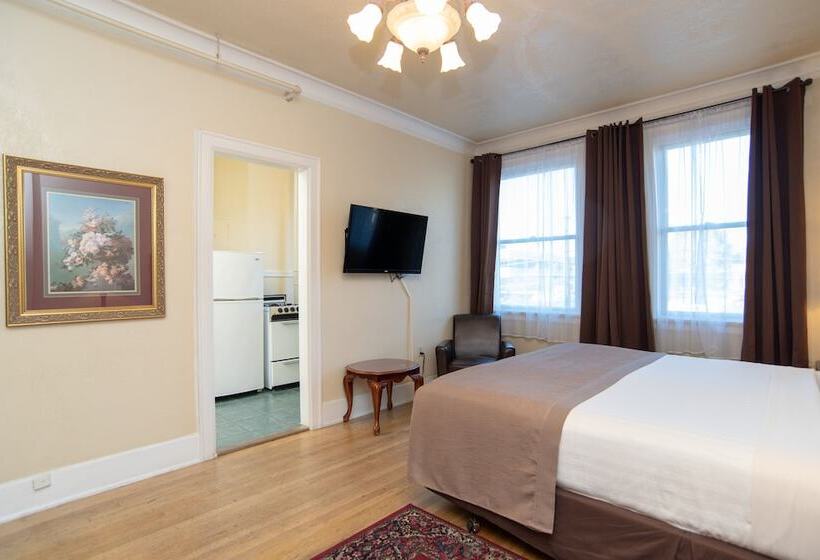 Номер Deluxe, Marqueen