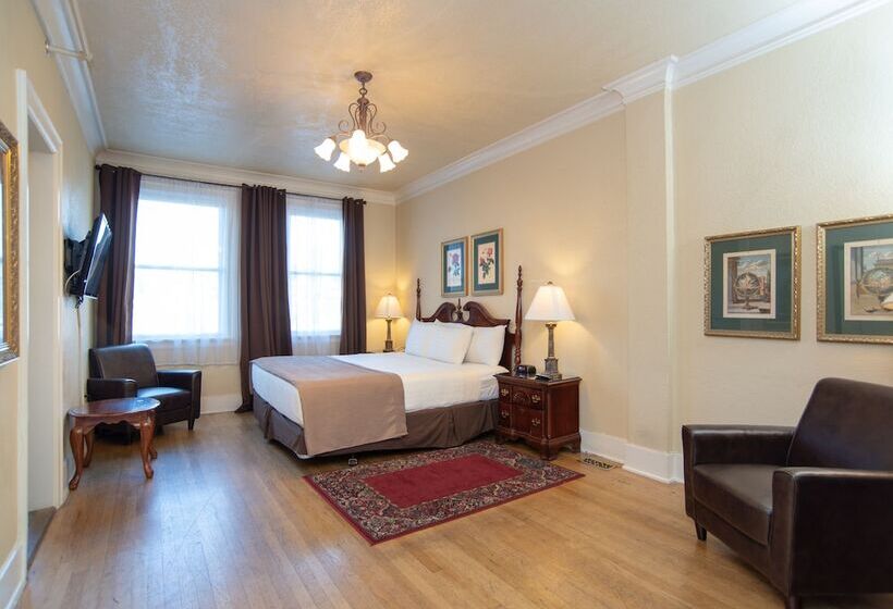 Номер Deluxe, Marqueen