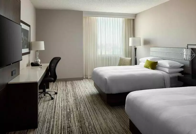２ダブルベッドのスタンダードルーム, Marriott Cincinnati Northeast