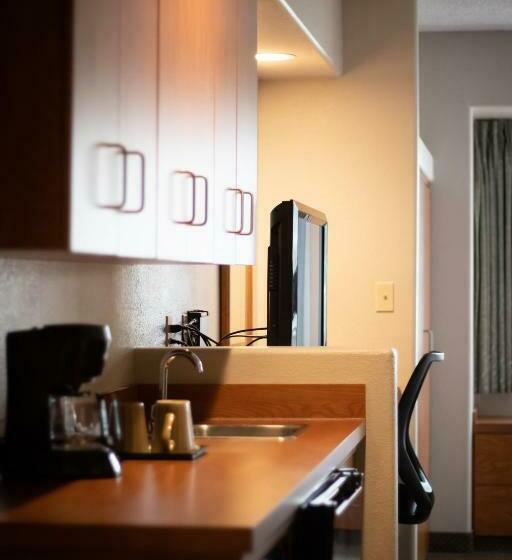 جناح, Monument Inn & Suites