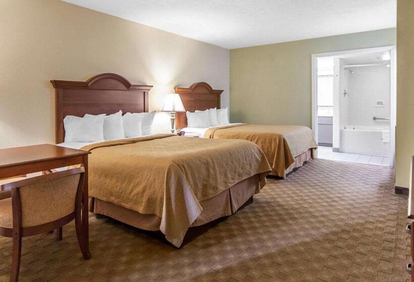 标准间, Quality Inn & Suites At Dollywood Lane