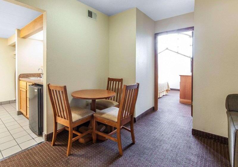 سوئیت با تخت بزرگ, Quality Inn & Suites At Dollywood Lane