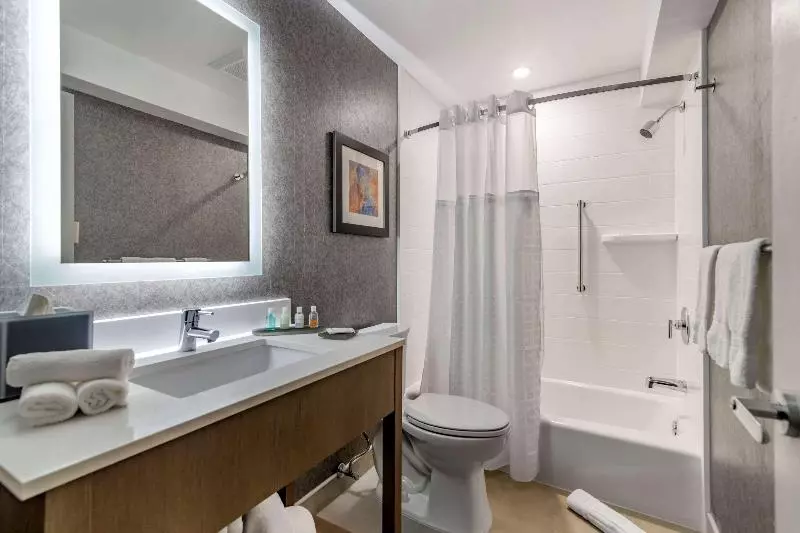 Standard-huone King-vuode, The Wayfarer Downtown La, Tapestry Collection By Hilton