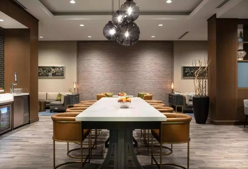 キングサイズベッドのクラブルーム, West Des Moines Marriott