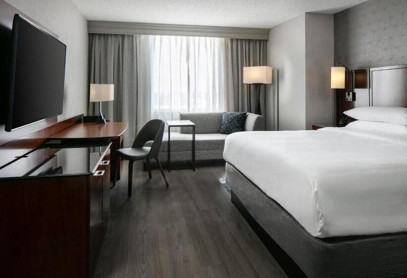 클럽 룸 킹침대, West Des Moines Marriott