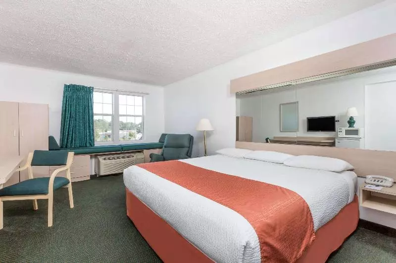 キングサイズベッドのスタンダードルーム, Microtel Inn By Wyndham Athens