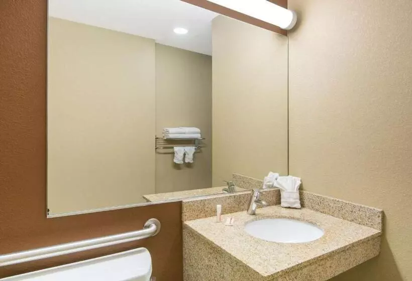 استودیوی استاندارد, Microtel Inn And Suites North Canton