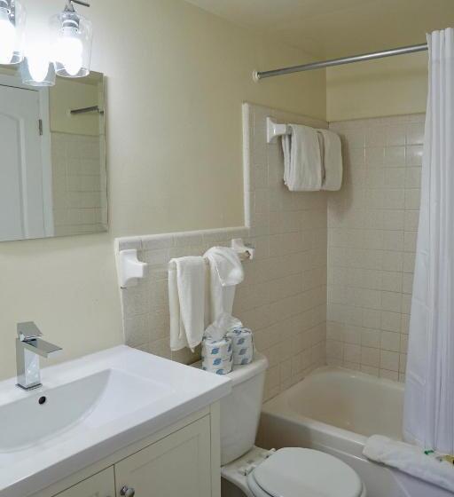 스위트 킹사이즈 침대, The Molloy   Treasure Island Suites & Cottages