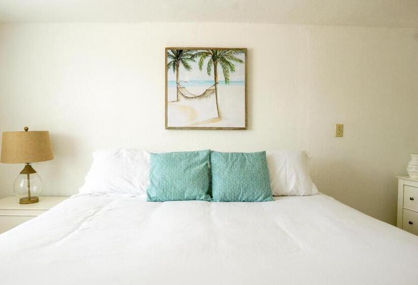 스위트 킹사이즈 침대, The Molloy   Treasure Island Suites & Cottages