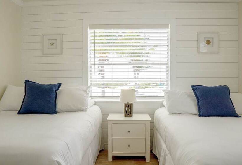 سوئیت با چشم‌انداز, The Molloy   Treasure Island Suites & Cottages