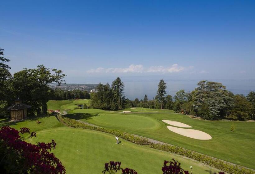 Suite with lake view, Le Manoir Du Golf