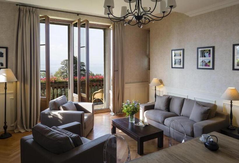 Suite with lake view, Le Manoir Du Golf