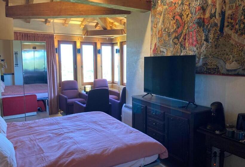 Номер Deluxe, Château De Scandaillac