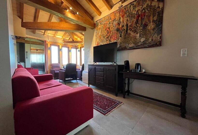 Номер Deluxe, Château De Scandaillac