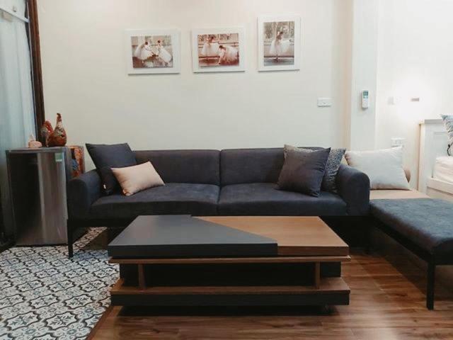 استودیوی استاندارد, Auntie Liên S Homestay