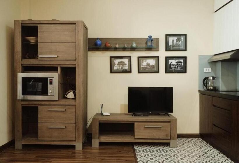 استودیوی استاندارد, Auntie Liên S Homestay