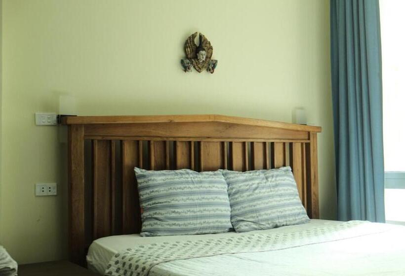 استودیوی استاندارد, Auntie Liên S Homestay