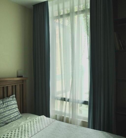 استودیوی استاندارد, Auntie Liên S Homestay