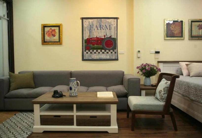 استودیوی استاندارد, Auntie Liên S Homestay