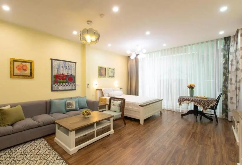 استودیوی استاندارد, Auntie Liên S Homestay