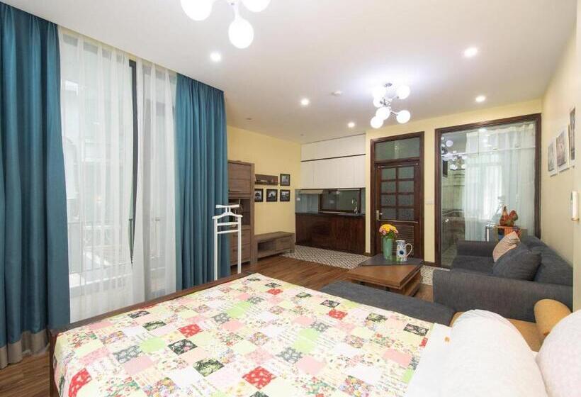 استودیوی استاندارد, Auntie Liên S Homestay