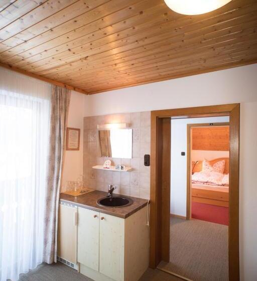 חדר סטנדרט עם מרפסת, Dormio Gasthof Höllwirt