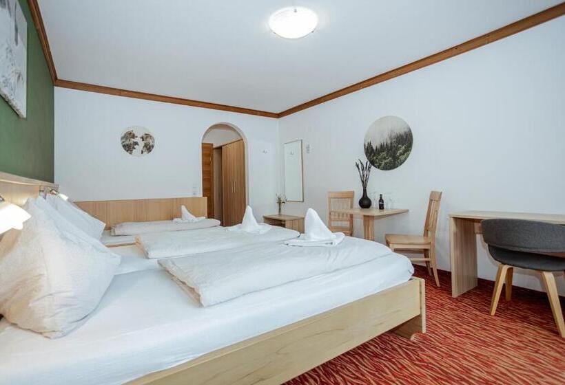 带阳台的三人标准间, Eschenhof Bed & Breakfast