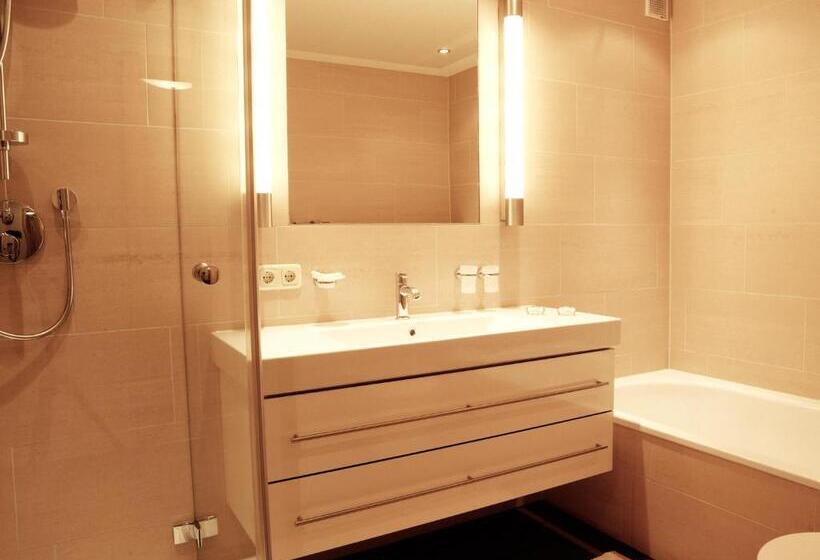 شقة غرفة واحدة, Pension Grissemann