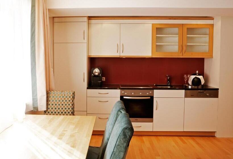 شقة غرفة واحدة, Pension Grissemann