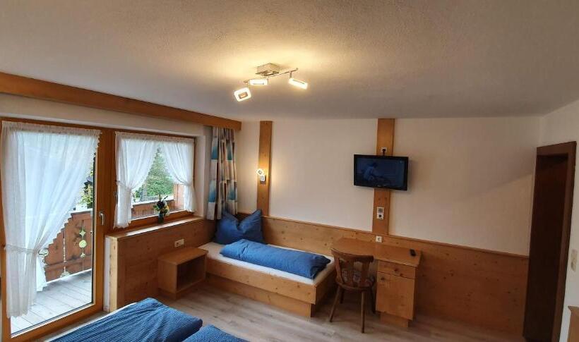 חדר סטנדרט לשלושה, Pension Appartements Via Claudia