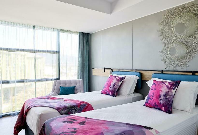 スタンダードルーム, Crystalbrook Flynn