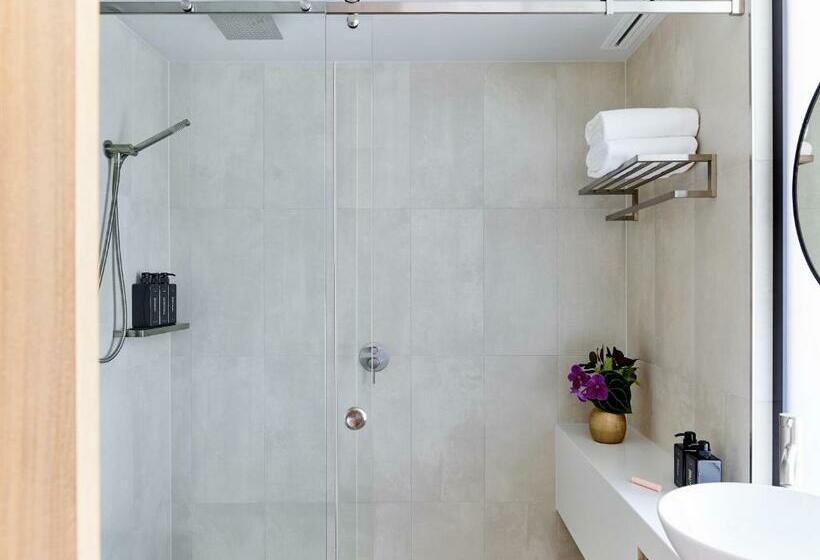 スタンダードルーム, Crystalbrook Flynn