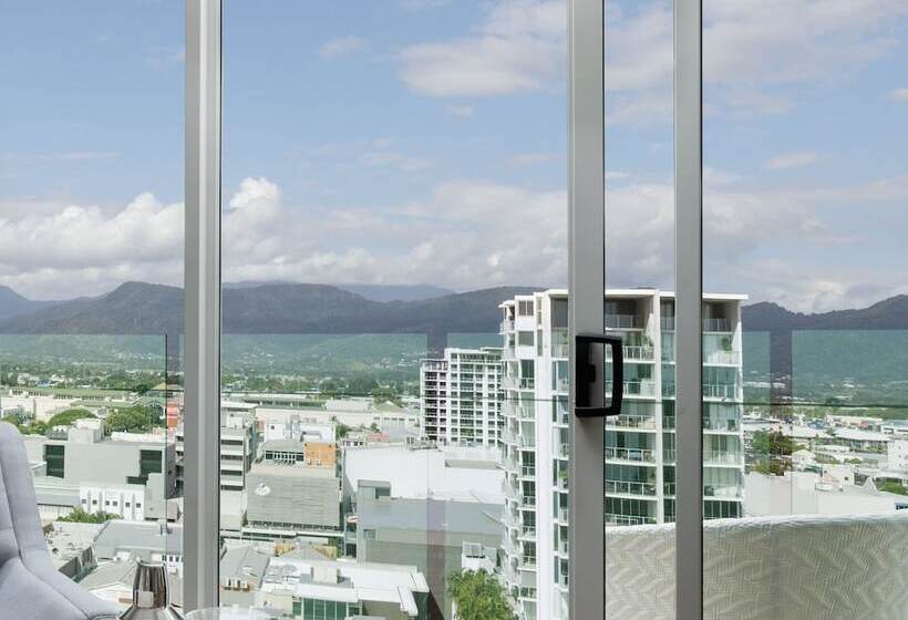 ファミリールーム, Crystalbrook Flynn