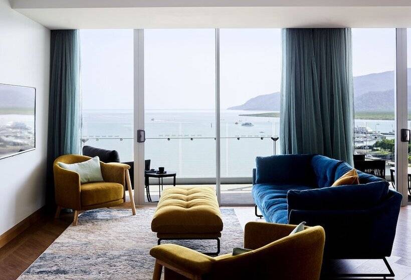 スイート, Crystalbrook Flynn