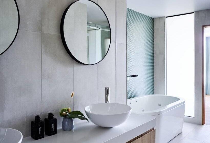 スイート, Crystalbrook Flynn