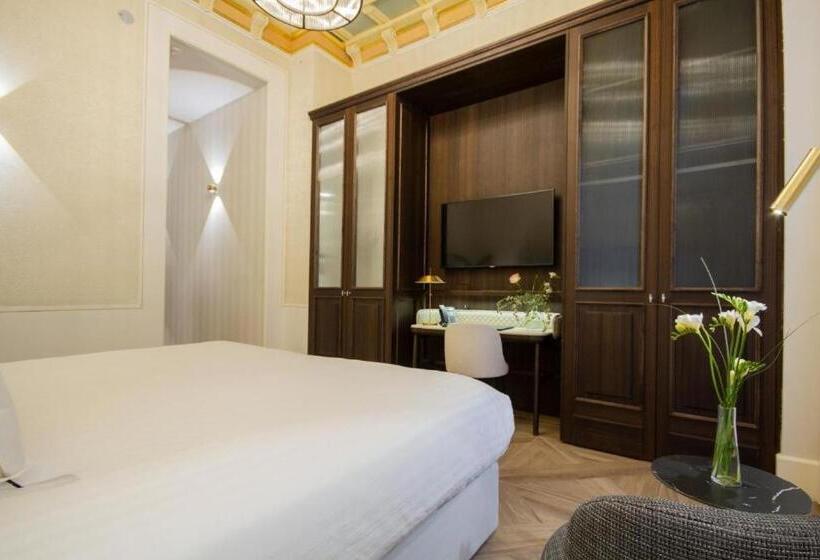 スタンダードルーム, Myr Palacio Vallier