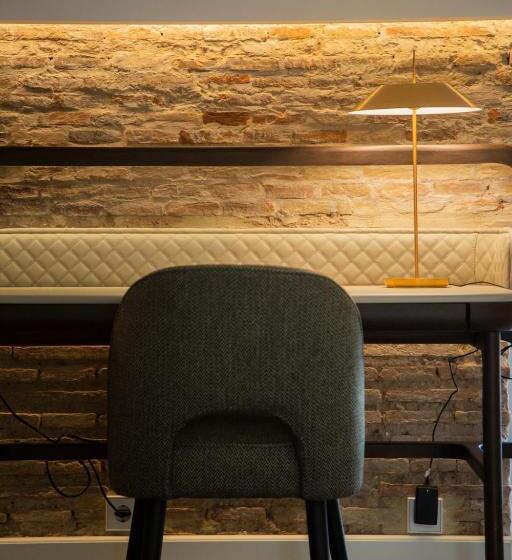 エクゼクティブルーム, Myr Palacio Vallier