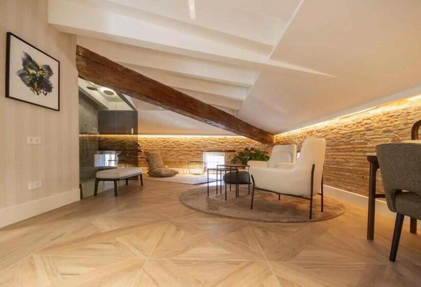 エクゼクティブルーム, Myr Palacio Vallier