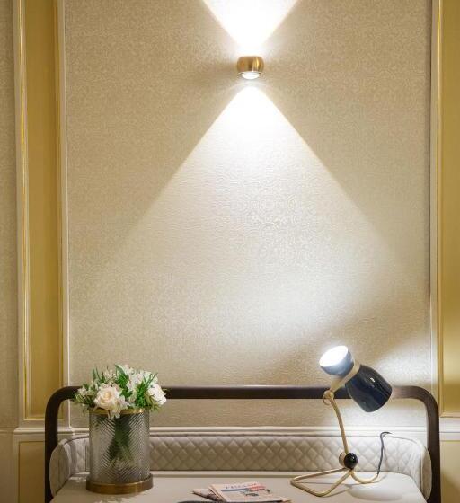 スイート, Myr Palacio Vallier