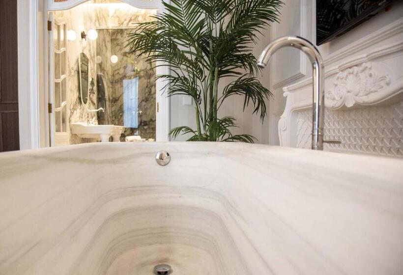 プレジデントスイートルーム, Myr Palacio Vallier