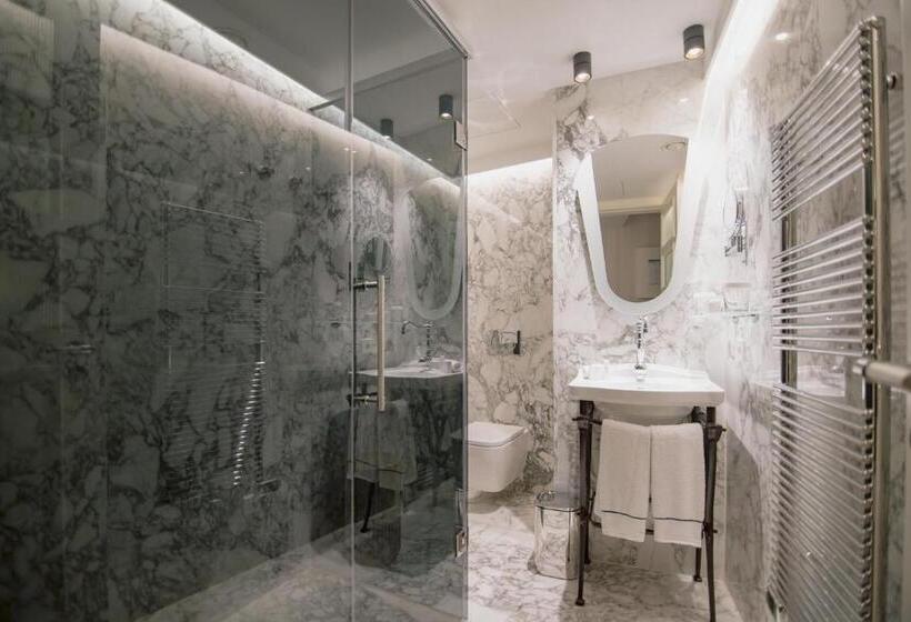 ベーシックルーム, Myr Palacio Vallier