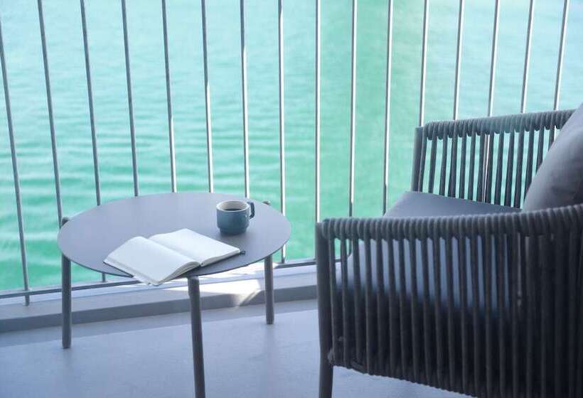 غرفة قياسية, Anteroom Naha