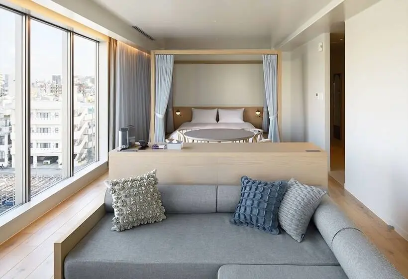 Deluxe-huone, Anteroom Naha